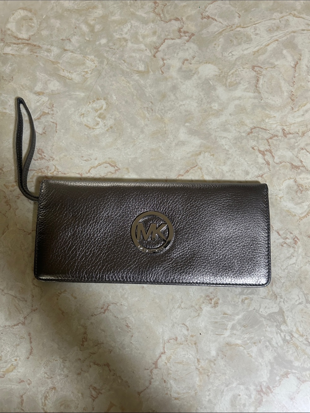 MICHAEL Michael Kors Metallic Pewter Leather Wristlet Clutch